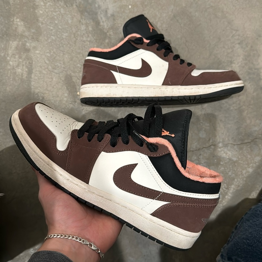 Jordan 1 low mocha size 8.5